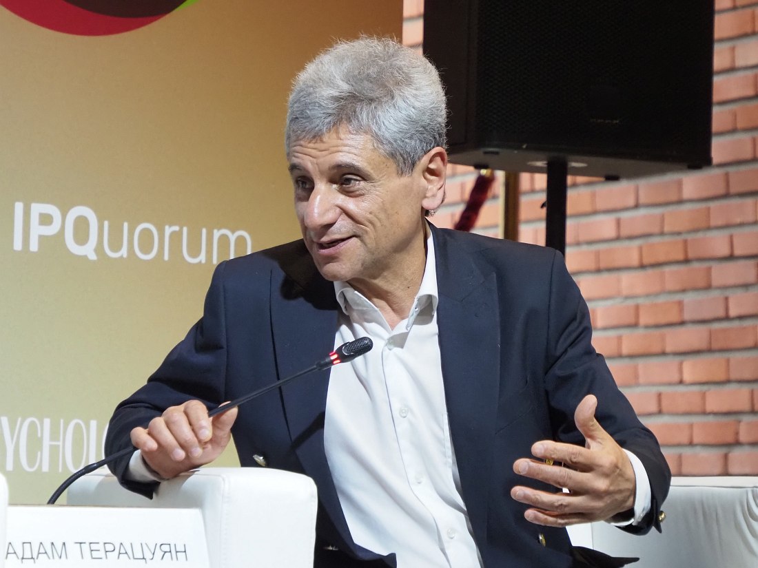 Секция «Научная и методическая деятельность как базовый элемент развития всей индустрии». Профессор Ростовской консерватории, заведующий отделением музыкального искусства эстрады Ростовского колледжа искусств Адам Терацуян